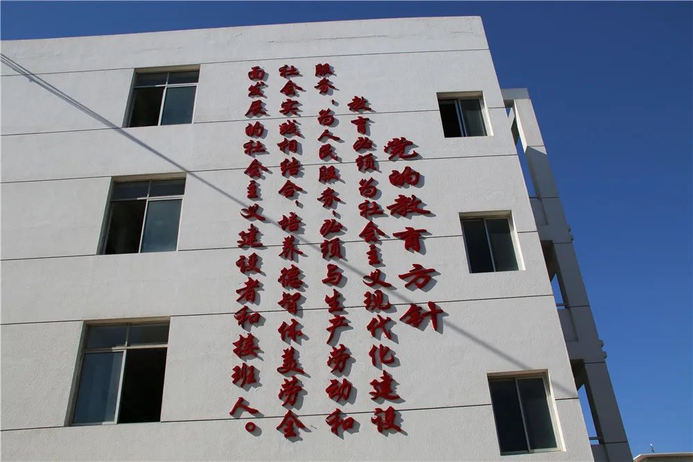 市文明办市教育局督导组莅临临河一职督查指导校园文化建设工作